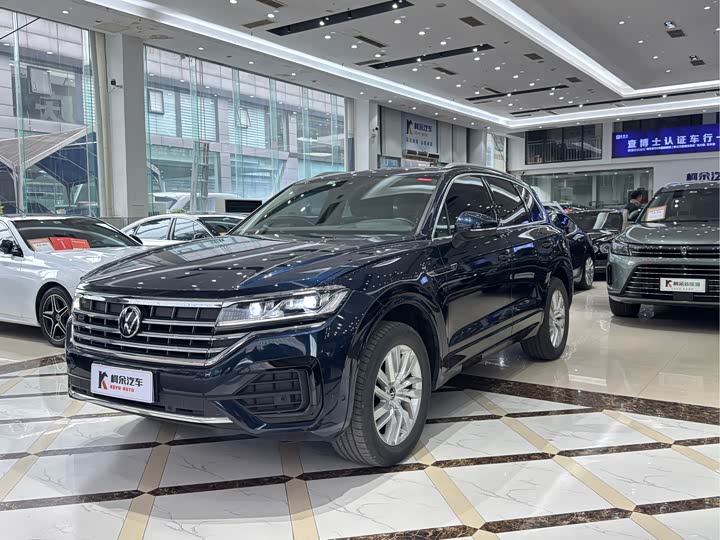 Фото 2 - Volkswagen Touareg
