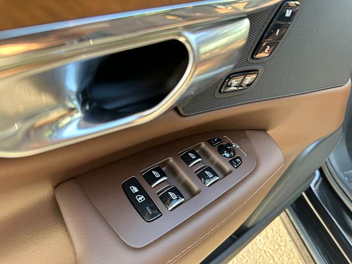 Фото 7 - Volvo S90