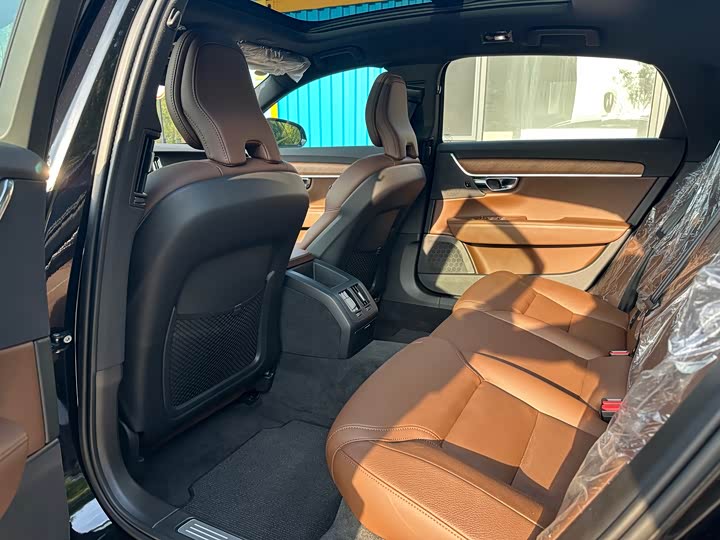 Фото 8 - Volvo S90