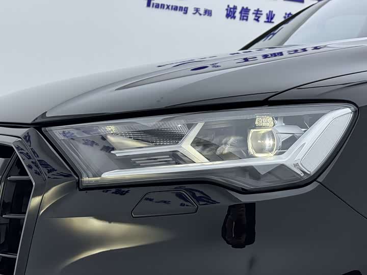 Фото 8 - Audi Q7