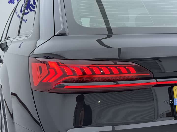 Фото 9 - Audi Q7