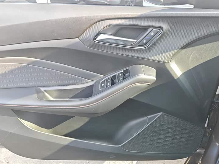 Фото 7 - MG Motor 5