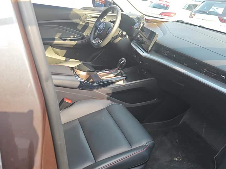 Фото 8 - MG Motor 5