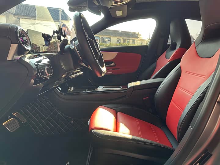 Фото 7 - Mercedes-Benz CLA-Class AMG