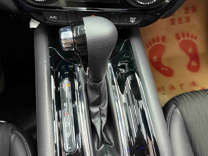 Фото 8 - Honda Vezel