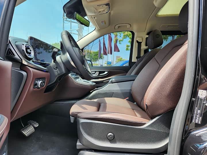 Фото 9 - Mercedes-Benz V-Class