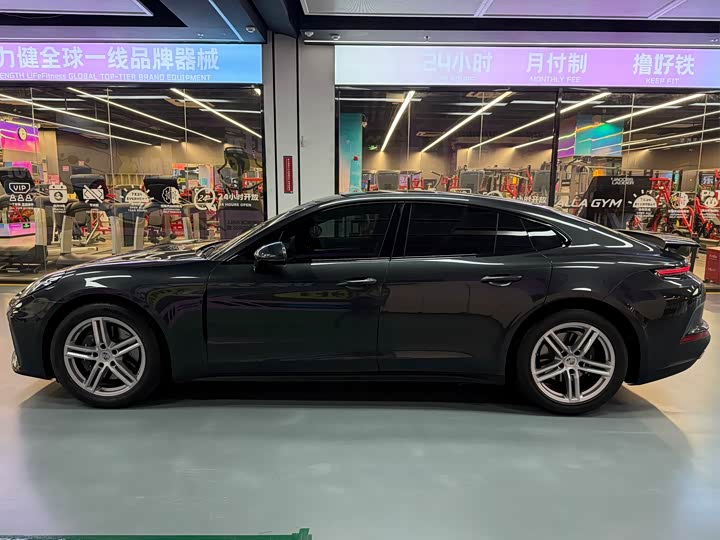 Фото 7 - Porsche Panamera