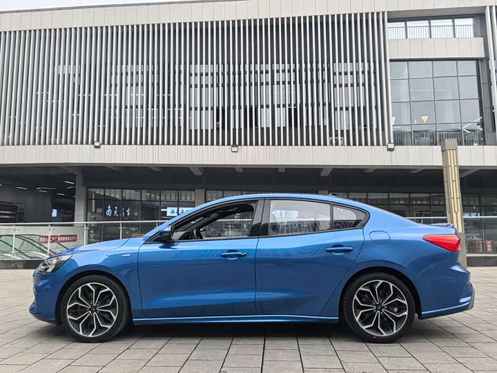 Фото 4 - Ford Focus