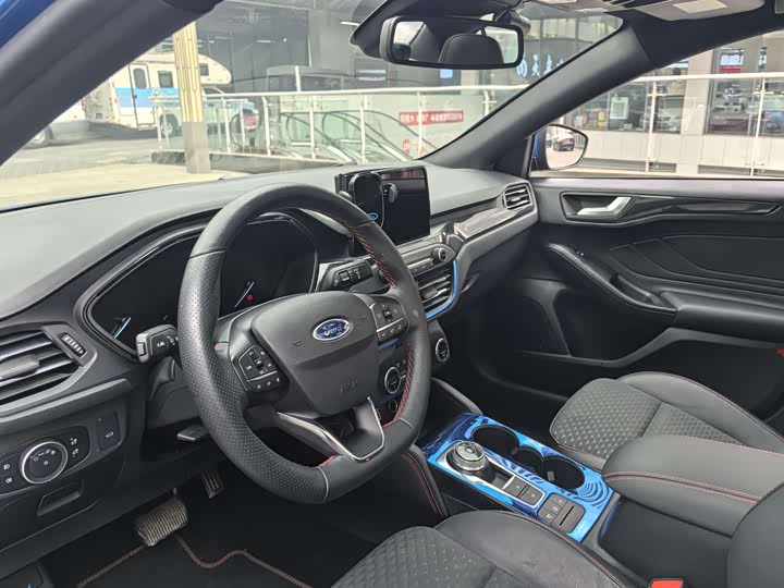 Фото 6 - Ford Focus