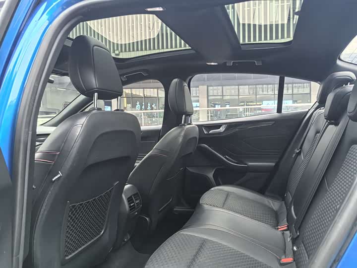 Фото 7 - Ford Focus