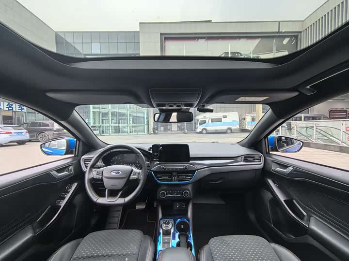 Фото 8 - Ford Focus