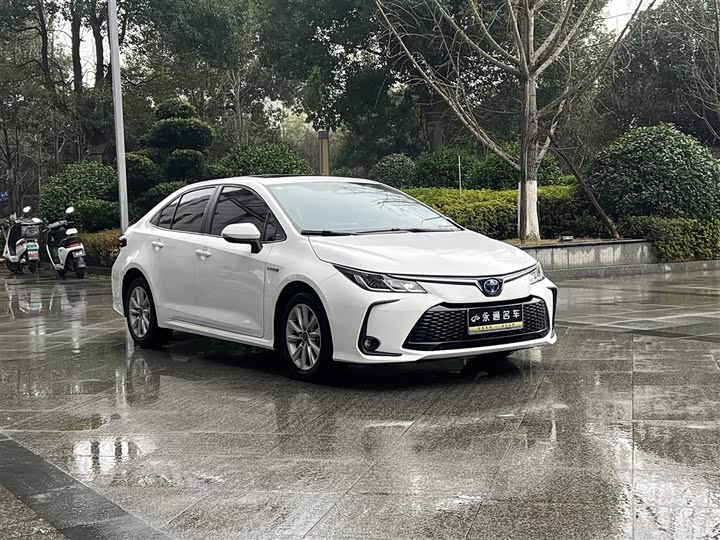 Фото 3 - Toyota Corolla