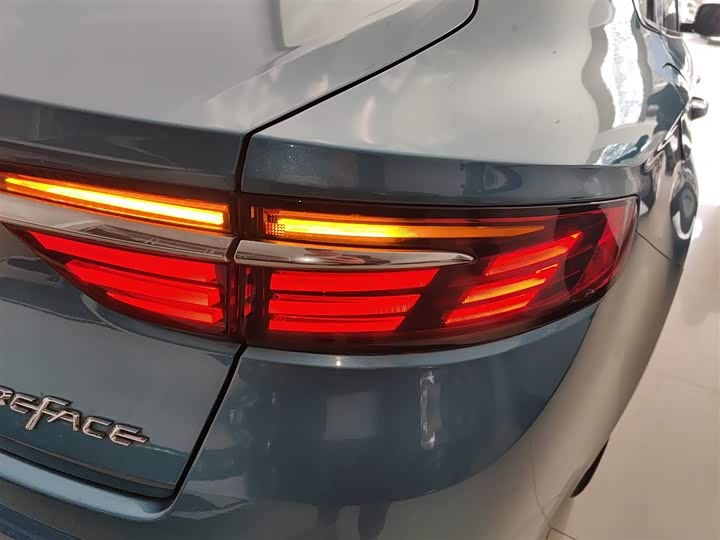 Фото 8 - Geely Preface