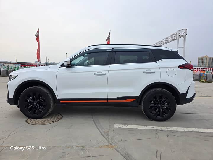 Фото 7 - Geely Atlas