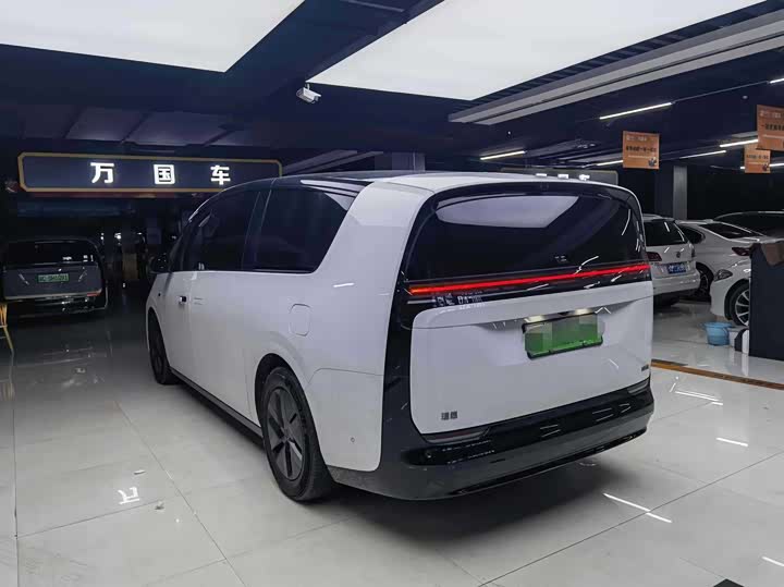 Фото 5 - LiXiang Mega