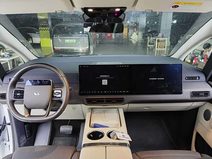 Фото 6 - LiXiang Mega