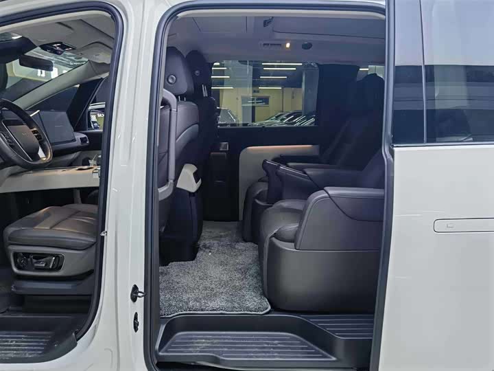 Фото 9 - LiXiang Mega