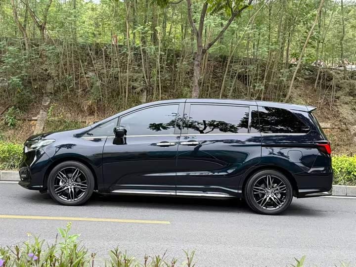 Фото 3 - Honda Odyssey