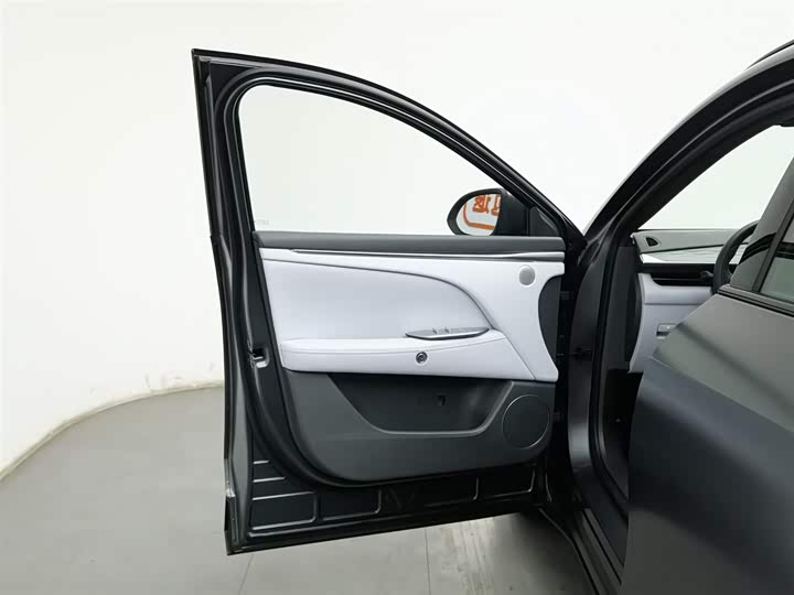 Фото 8 - BAIC Arcfox Alpha T5