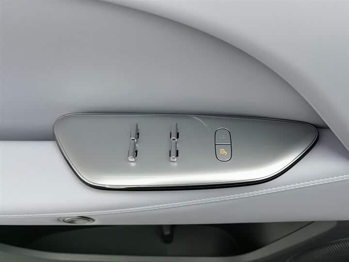 Фото 9 - BAIC Arcfox Alpha T5