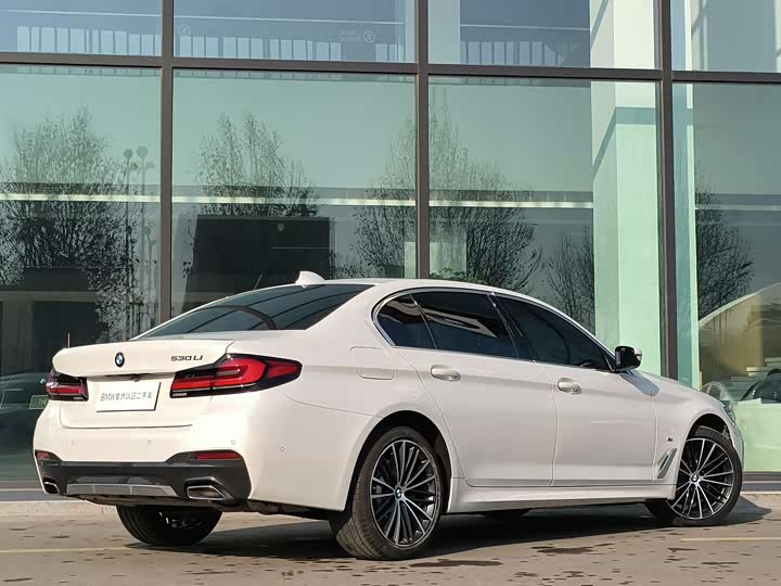 Фото 5 - BMW 5 Series