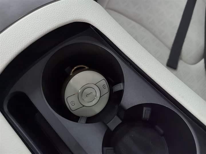 Фото 9 - Smart #1