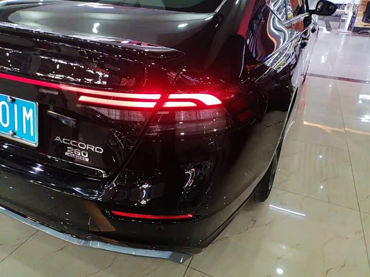 Фото 8 - Honda Accord