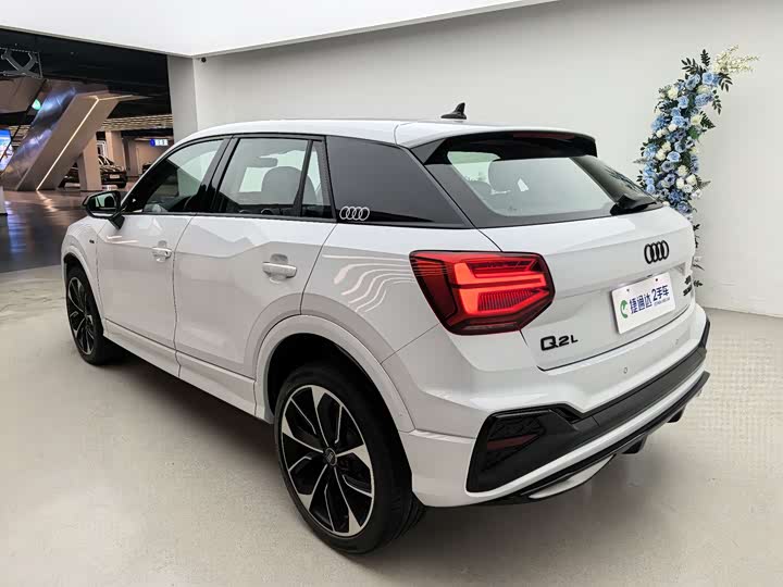 Фото 2 - Audi Q2L