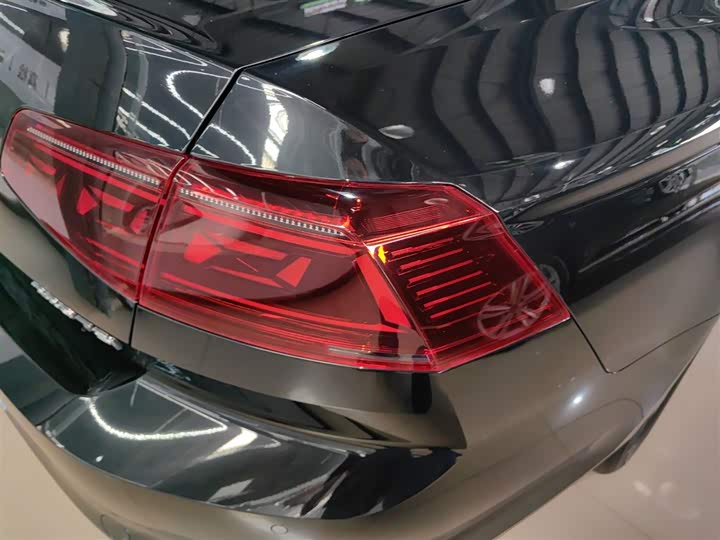 Фото 8 - Volkswagen Magotan