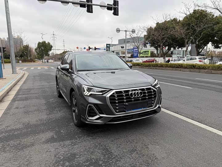 Фото 1 - Audi Q3