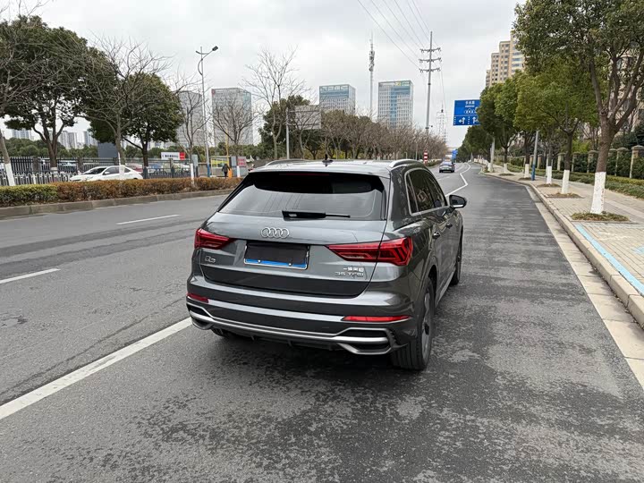 Фото 4 - Audi Q3