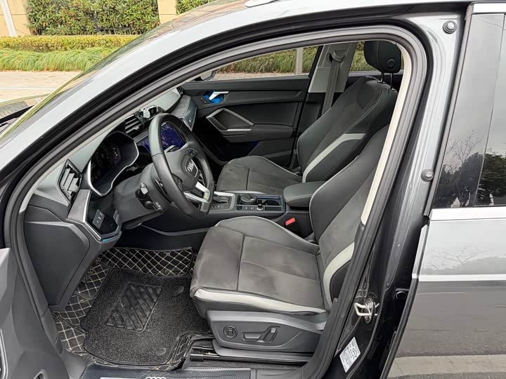 Фото 6 - Audi Q3