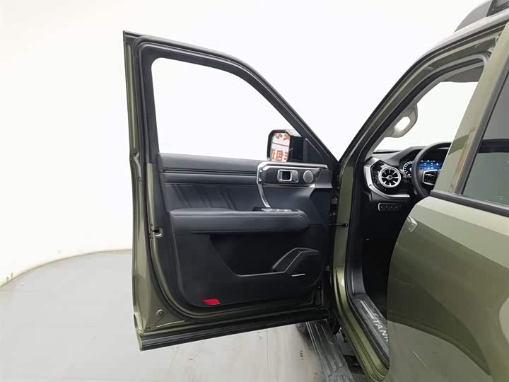 Фото 8 - Tank 400 Hybrid