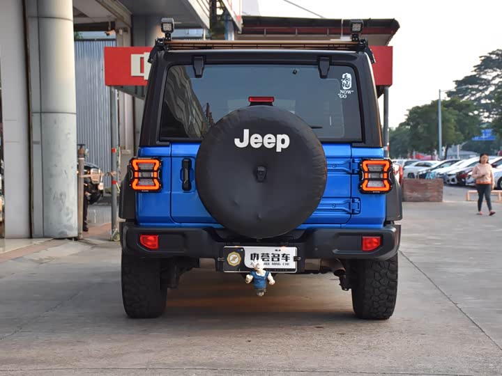 Фото 6 - Jeep Wrangler