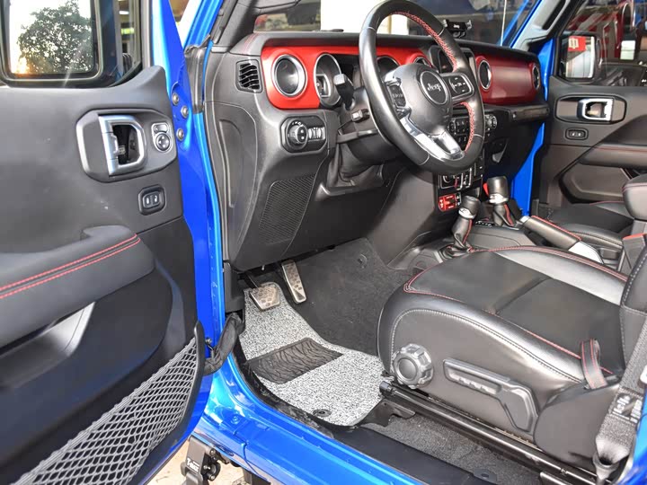 Фото 9 - Jeep Wrangler