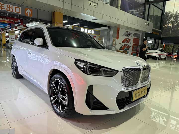 Фото 3 - BMW iX1