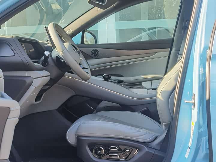 Фото 7 - Denza N7