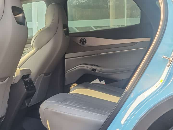 Фото 9 - Denza N7