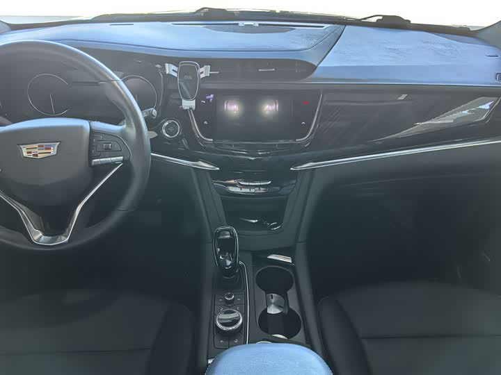 Фото 5 - Cadillac XT6