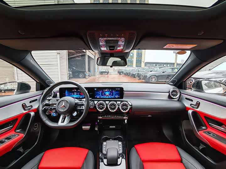 Фото 9 - Mercedes-Benz A-Class AMG