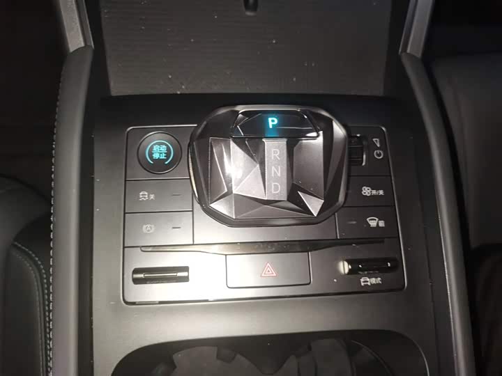 Фото 7 - BYD Qin L