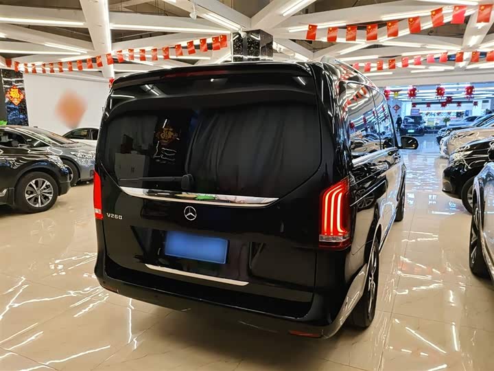 Фото 7 - Mercedes-Benz V-Class