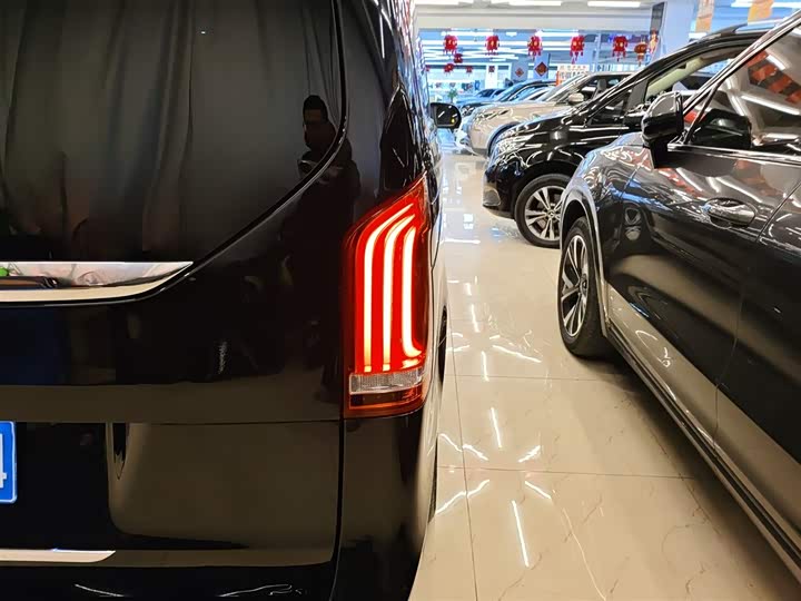 Фото 8 - Mercedes-Benz V-Class