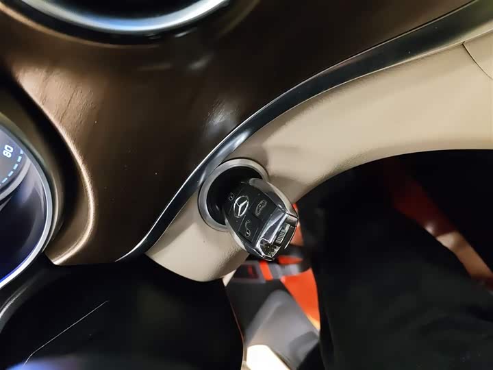 Фото 9 - Mercedes-Benz V-Class