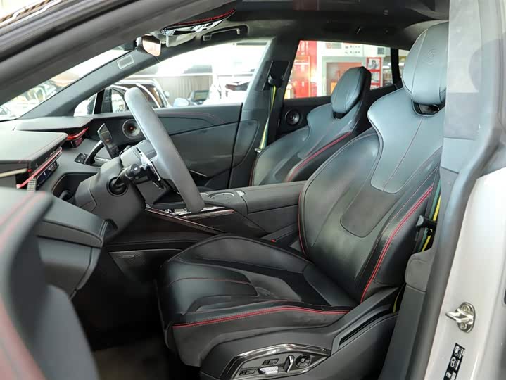 Фото 6 - Lotus Eletre