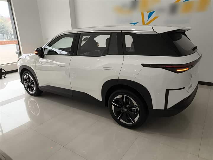 Фото 5 - Toyota bZ3X