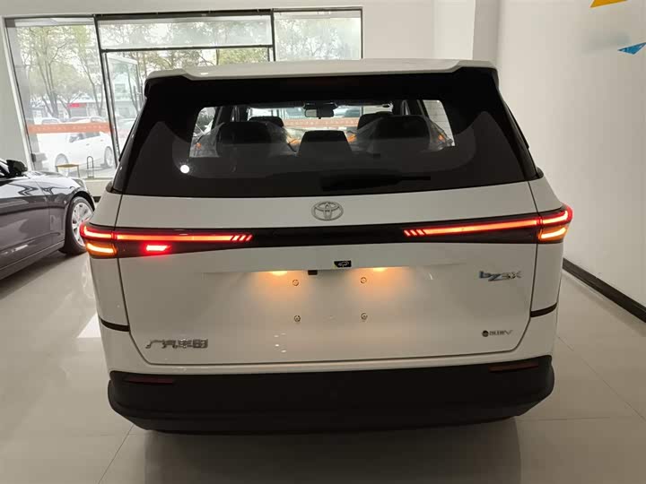 Фото 6 - Toyota bZ3X