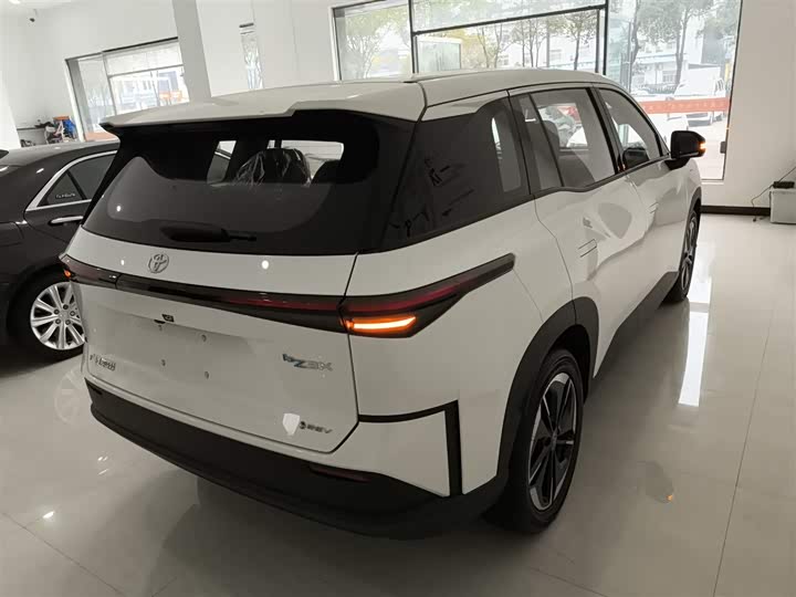 Фото 7 - Toyota bZ3X