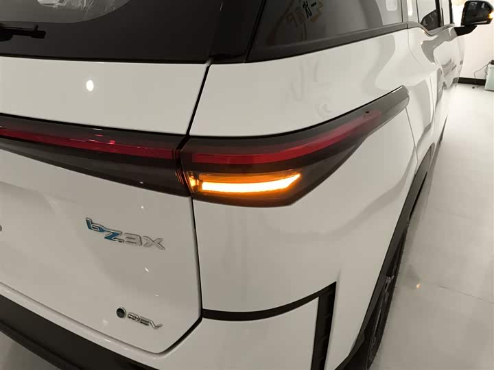 Фото 8 - Toyota bZ3X