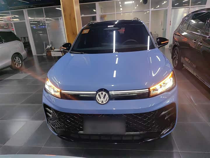 Фото 3 - Volkswagen Tiguan L Pro